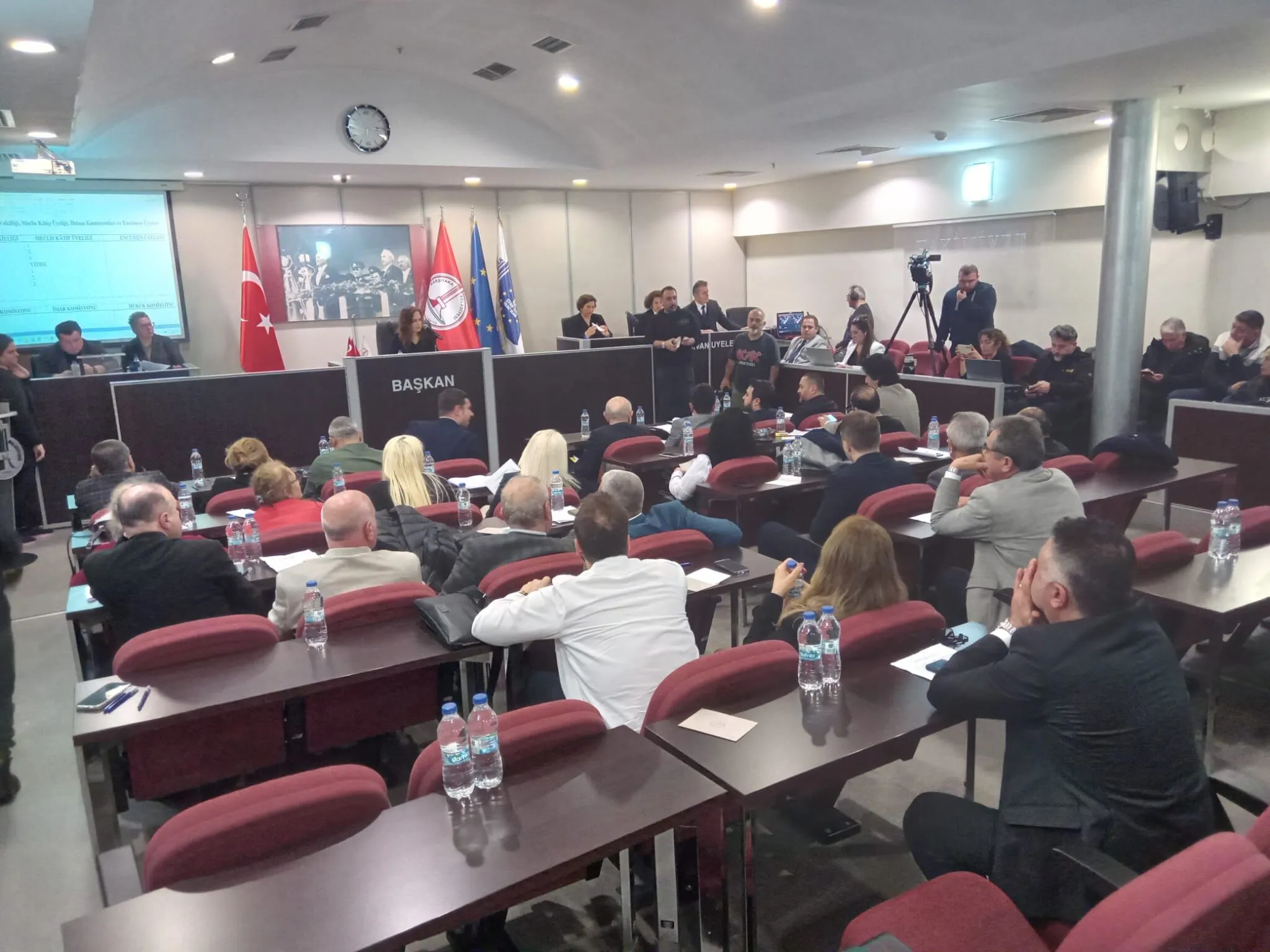 Karsiyakada Mecliste Secim Gunu Encumen Ve Baskan Vekilleri Belirlendi 1