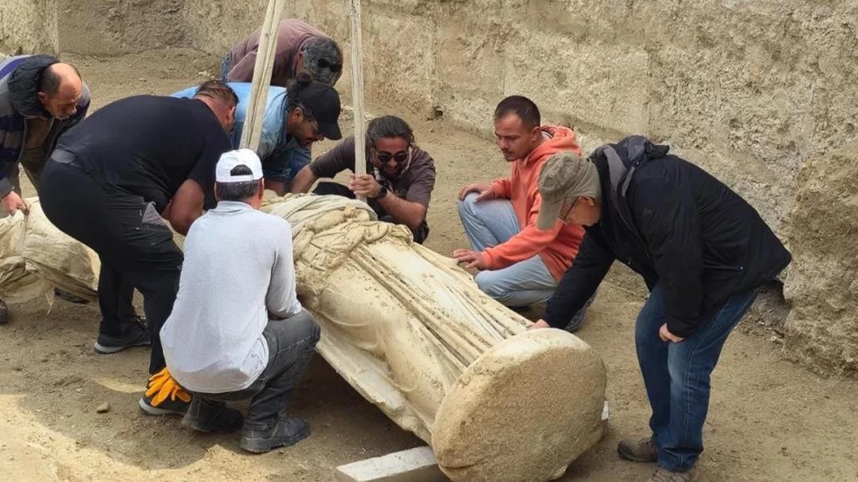 Laodikeiada 2 Metrelik Athena Heykeli Gun Yuzune Cikartildi Oksr