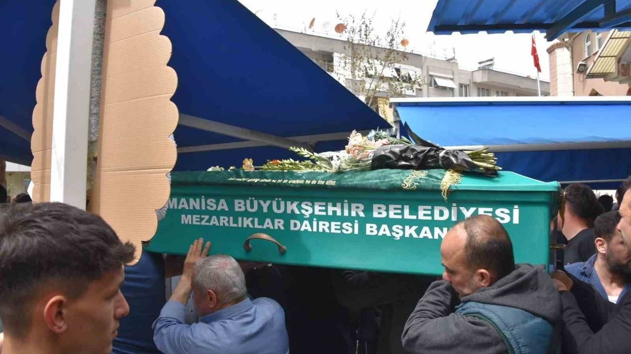 Manisa Da 17 Yasindaki Sude Gelen Trafik Kazasinda Yasamini Yitirdi Cenaze Toreni Duzenlendi 1200 890308
