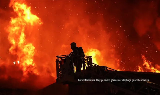 Mersin De Yangin Cikan Apartmanda Mahsur Kalan 5 I Cocuk 9 Kisi Tahliye Edildi