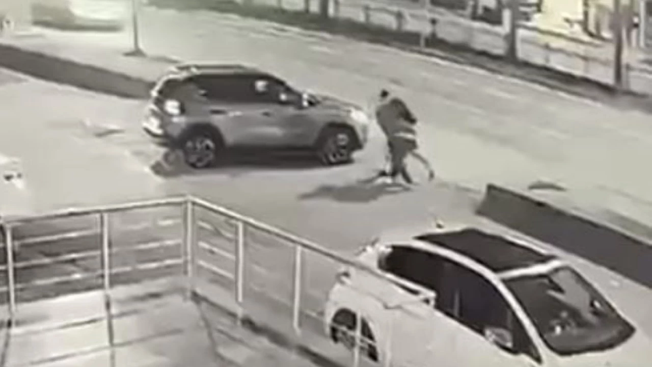 Mesai Arkadasi Tarafindan 9 Kere Bicaklandi 7Jvy