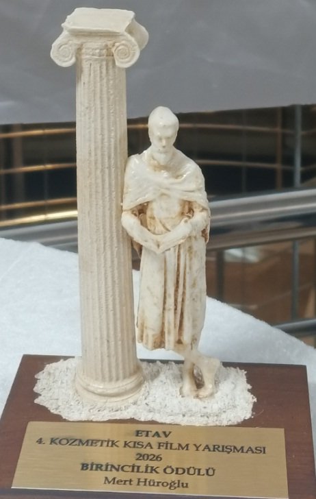 Ödül Tıp Ve Eczacılık Bilimine Büyük Katkı Sağlamış Ünlü Bergamalı Galenos Heykeli