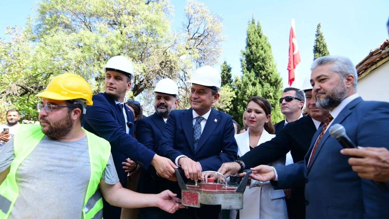 Ozgur Ozelin Bornova Mesaisi Cami Acilisiyla Basladi