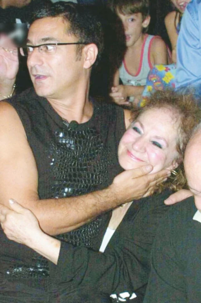 Unlu Sunucu Mehmet Ali Erbil A 19713574 7009 1 M