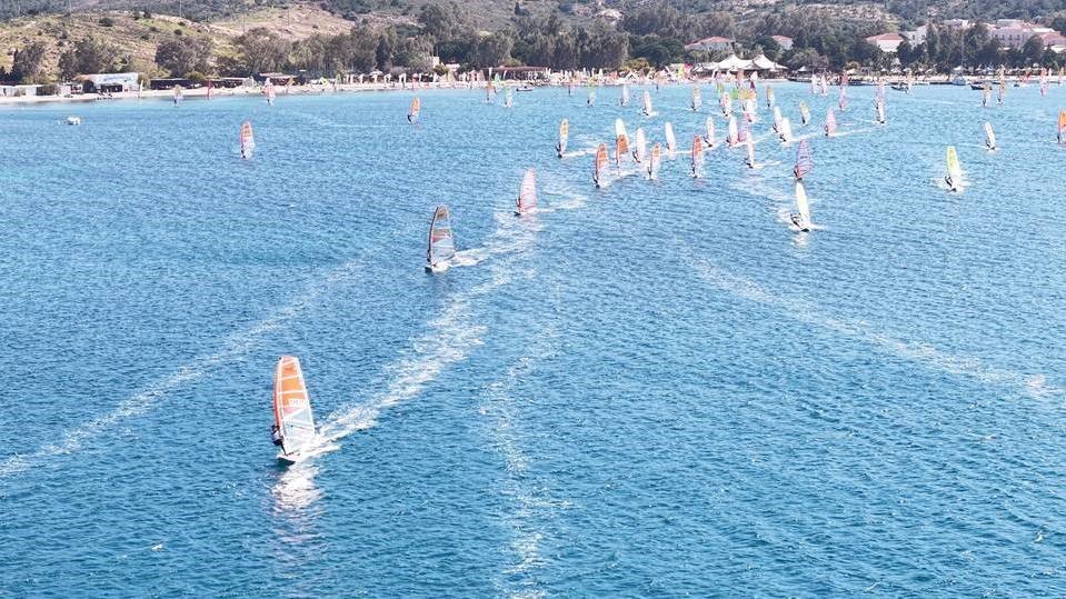 W I N D S U R F T E C H N O 293 D U N Y A S A M P I Y O N A S I F O 1250471 372055