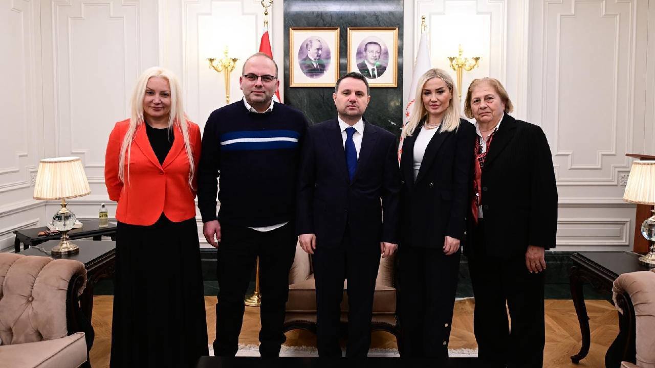 Akin Gurlek 26 Yil Once Katledilen Cagla Tugaltay In Ailesiyle Gorustu
