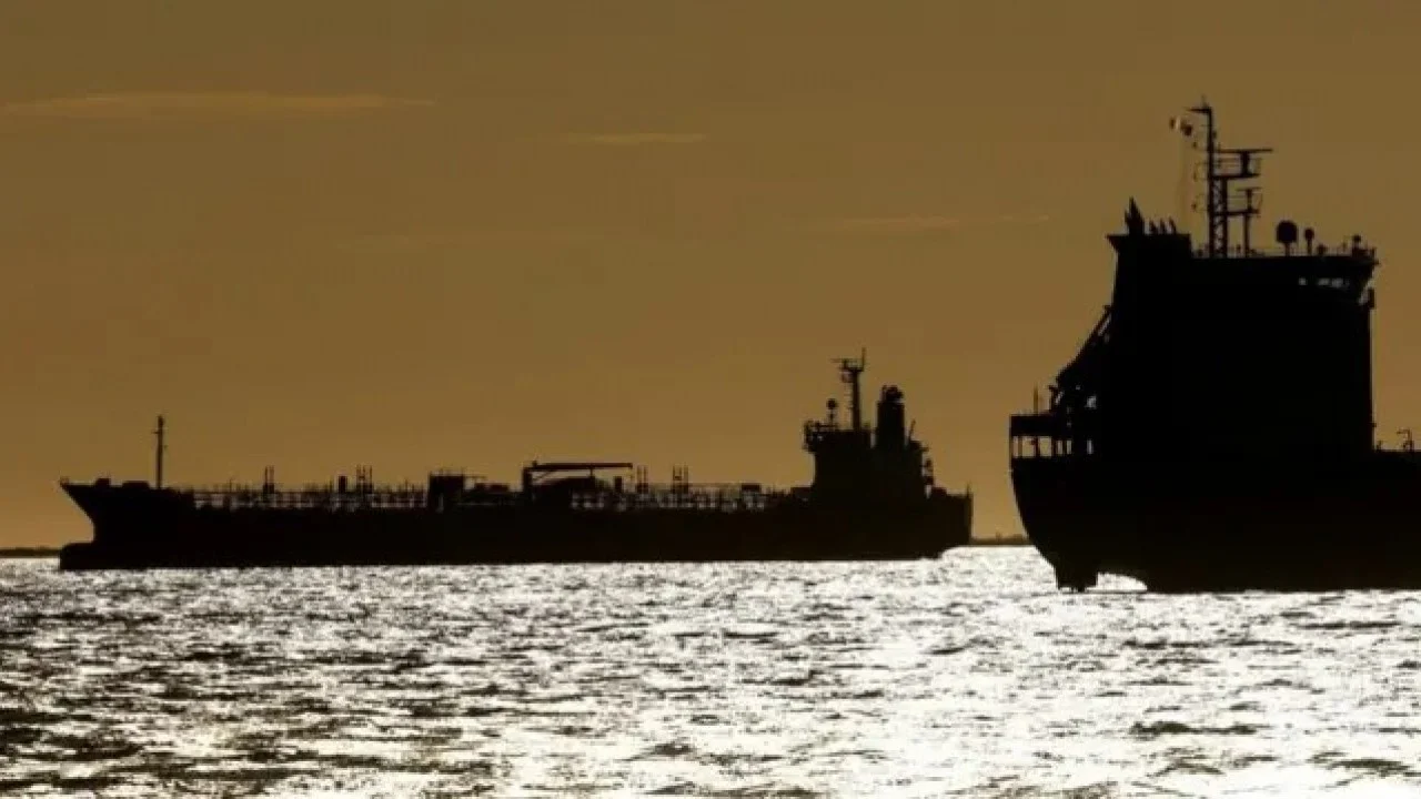 Beklenmedik Gelisme Abdnin Acil Petrol Rezervi Izmire Getiriliyor F7B088