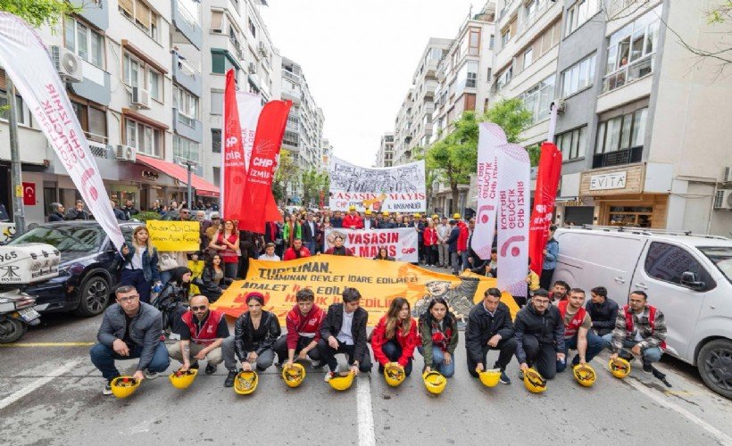 Izmirde 1 Mayis Gundogdu Meydani Nda C H P Den Madencilere Baretli Destek 72 R T4 387472 News Big