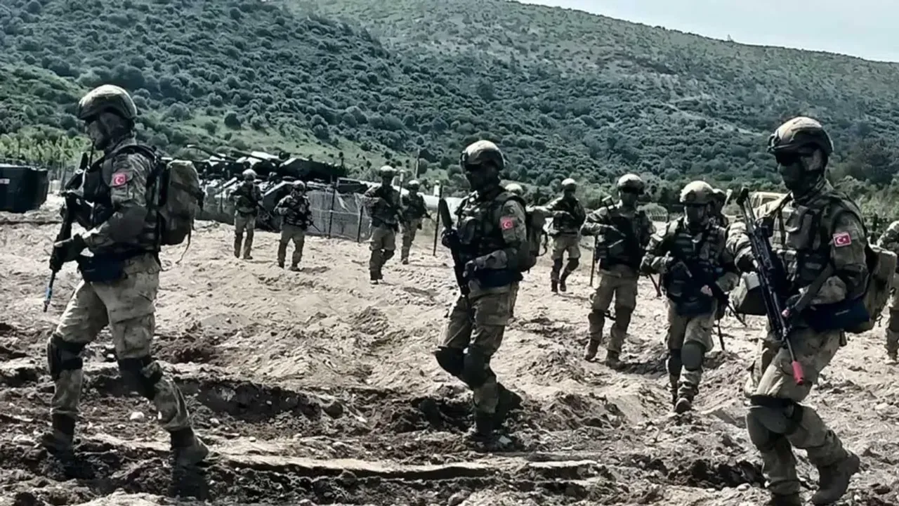 Izmirde Efes 2026 Tatbikati Suruyor Koya Cikarma Yapildi-1