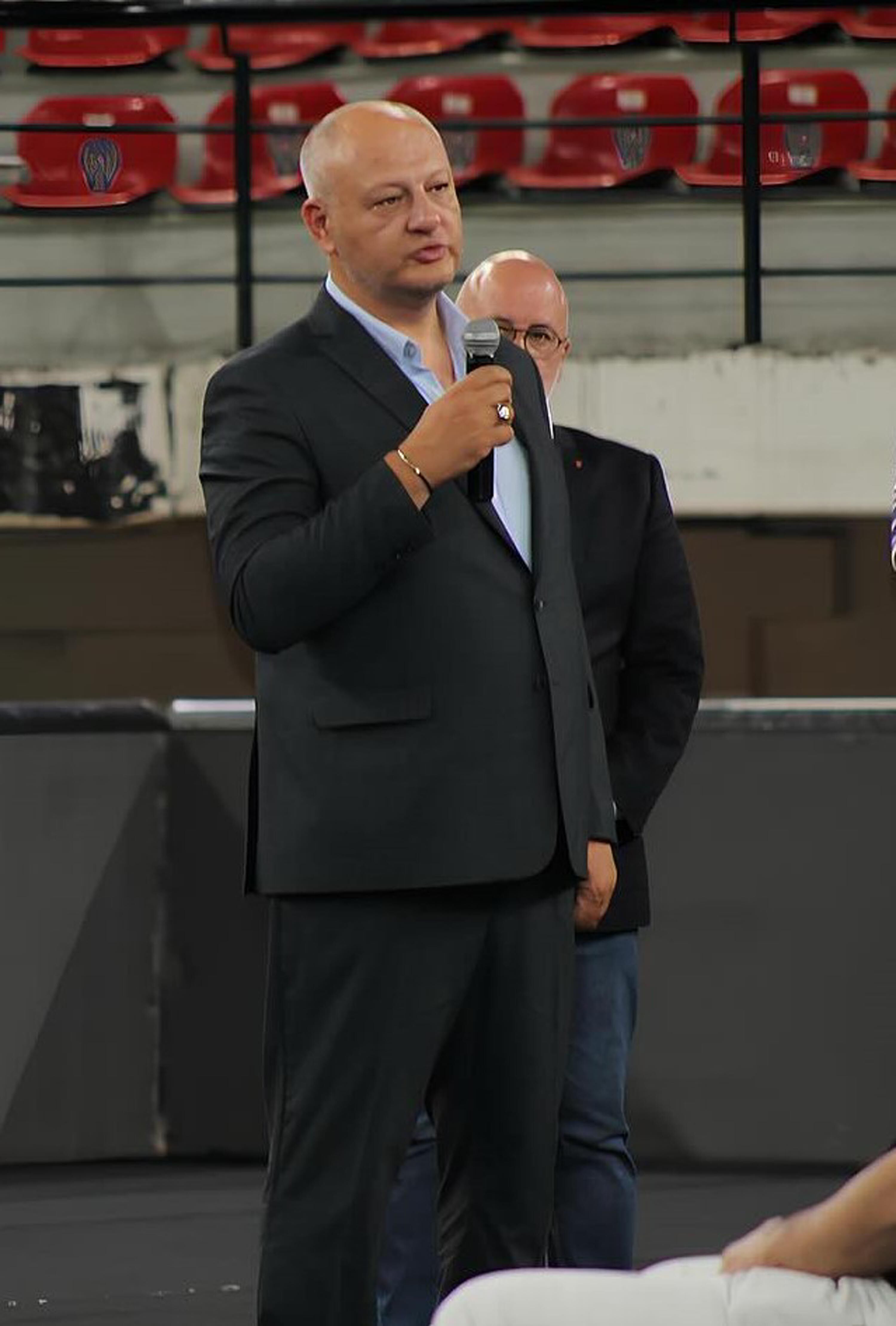 Karsiyakada Cicibasdan Adaylik Aciklam 1326115 393943 (2)