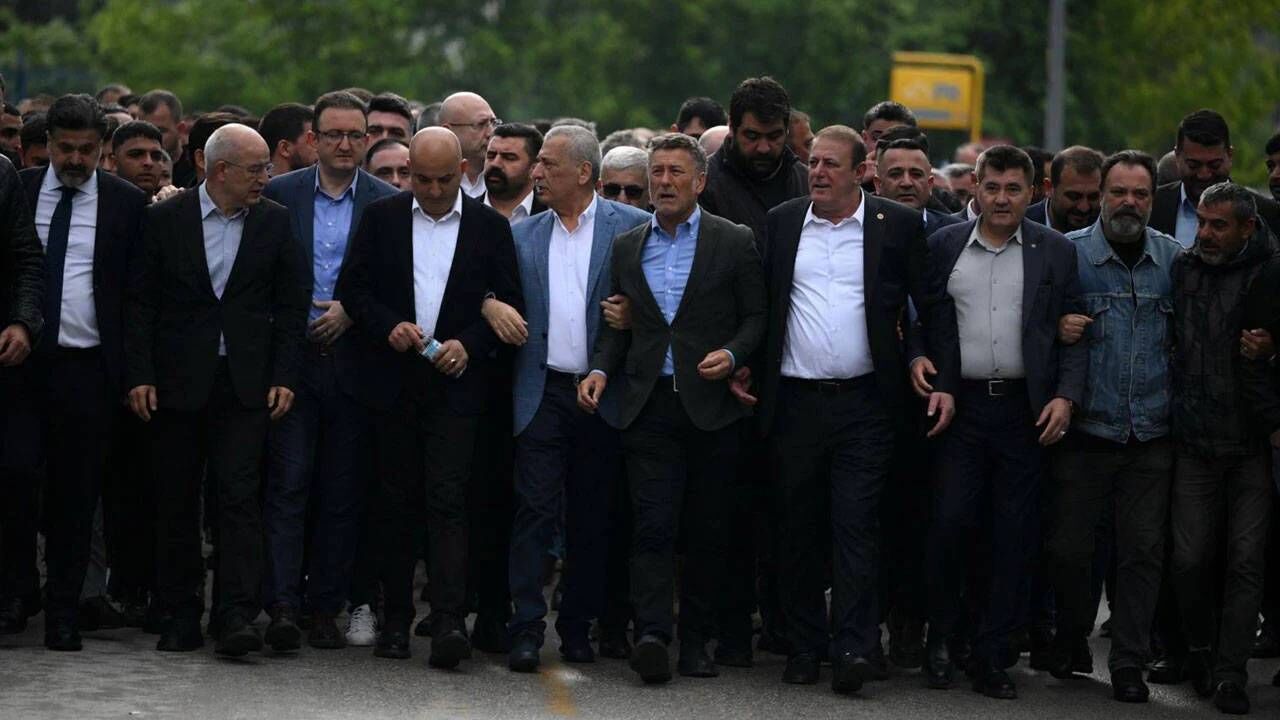 Mutlak Butlan Yonetimi Genel Merkez Calisani 24 Kisinin Isine Son Verdi