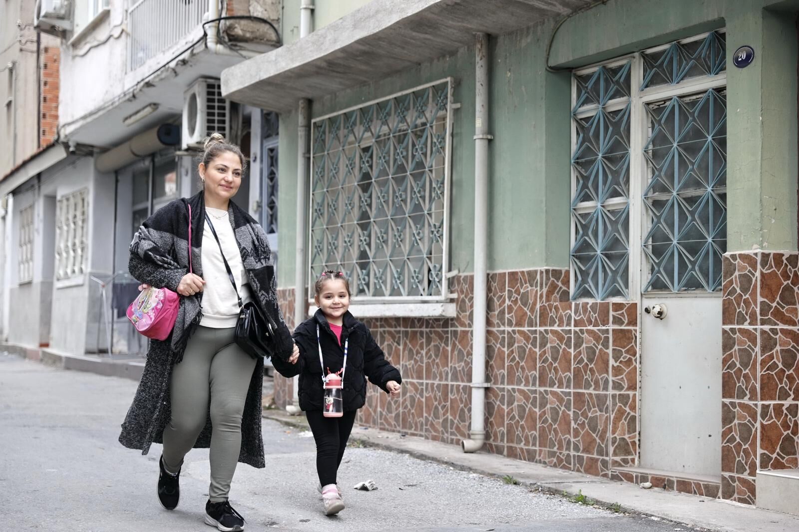 Mutlu Annelerin Kenti Konak (2)