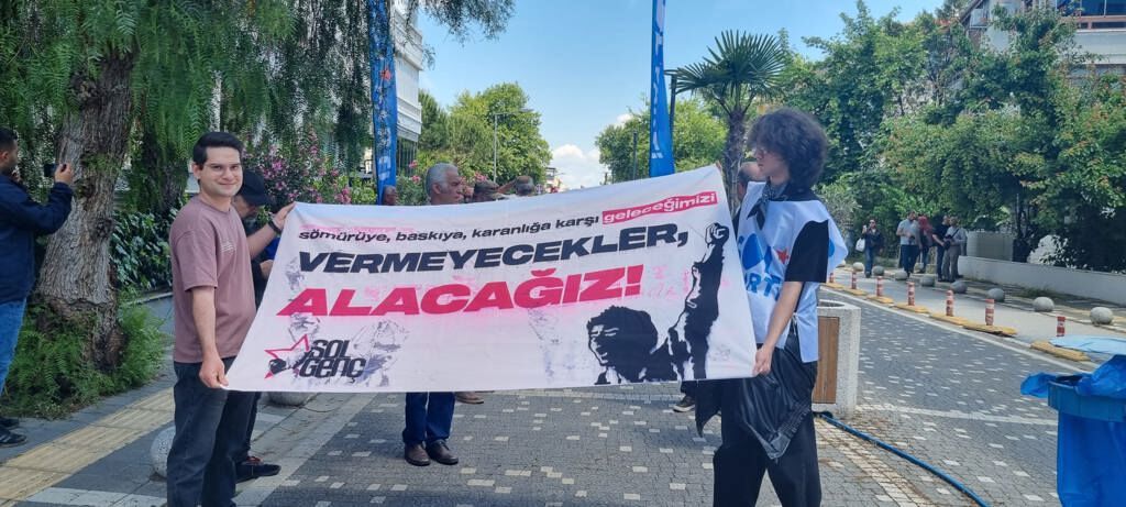 Sol Parti Balikesirde Yurudu Bir Yumruk Gibi Direnecegiz 1