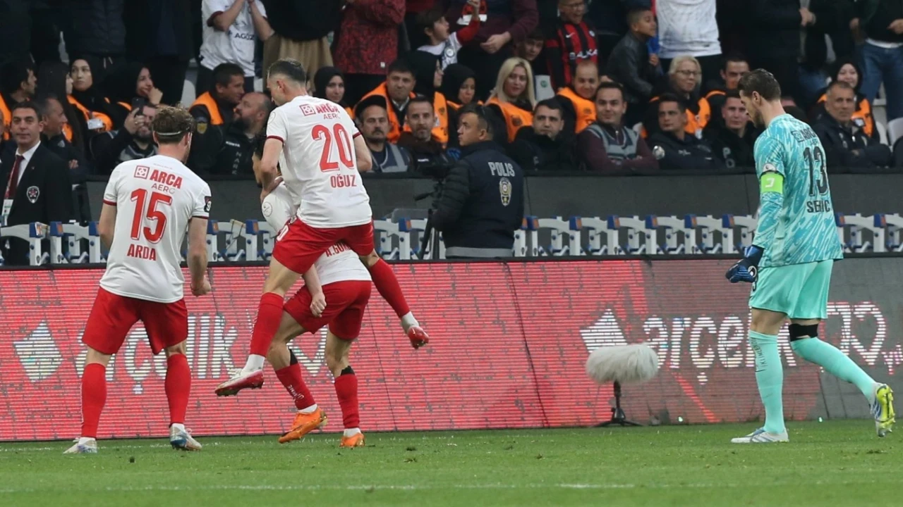 Super Lige Cikan Son Takim Belli Oldu 2 Kazanip Tarih Yazdilar W1Bd