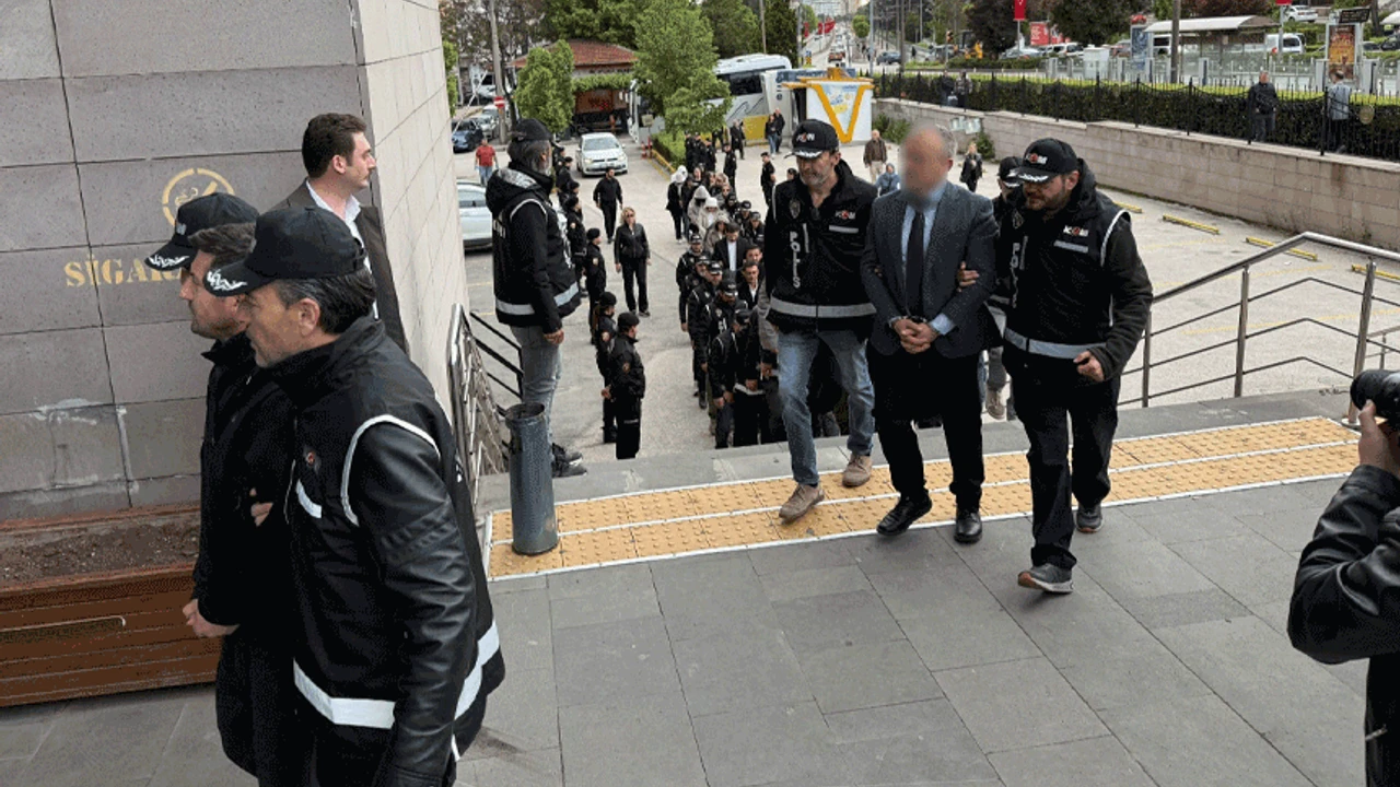 Tepebasi Belediyesi Operasyonunda 25 Kisi Adliyeye Sevk Edildi