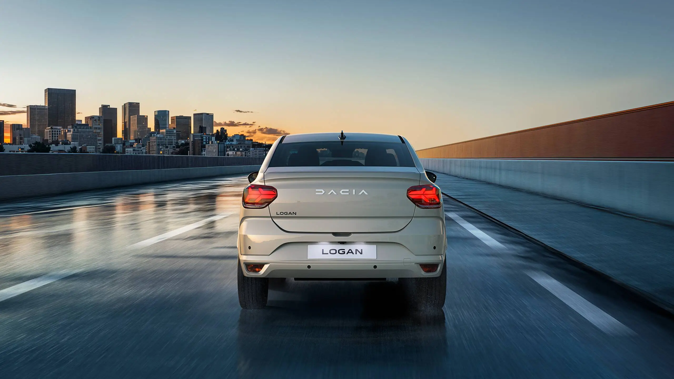 Dacia Logan Sedan 2026 Beyaz Arkadan Görünüş