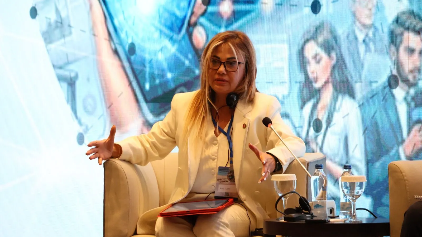 ‘Gazeteci̇li̇ği̇n Küresel Kri̇zi̇’ Medya Konferansi Başladi (1)