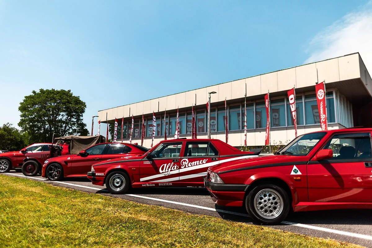 Kırmızı Alfa Romeo Kolleksiyonu