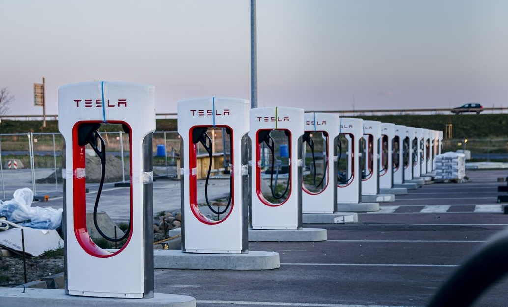 Tesla Şarj Istasyonu Yapımı