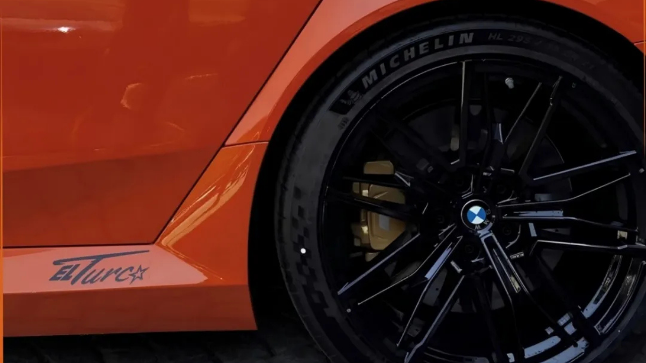 Toprak Razgatlıoğlu'na Özel Tasarım Bmw M5 Arka Marşpiyeri Imzası