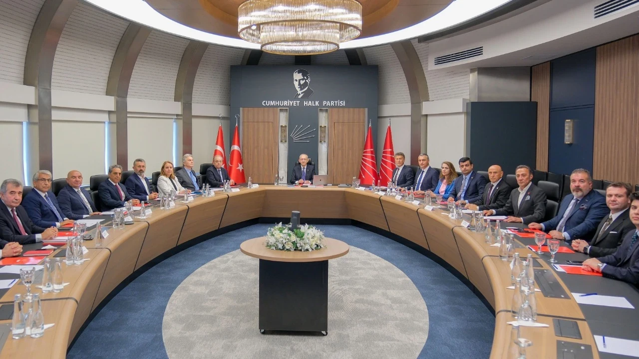 Yarin Toplanacak Chp Mykda Gundem Ihraclar Knty
