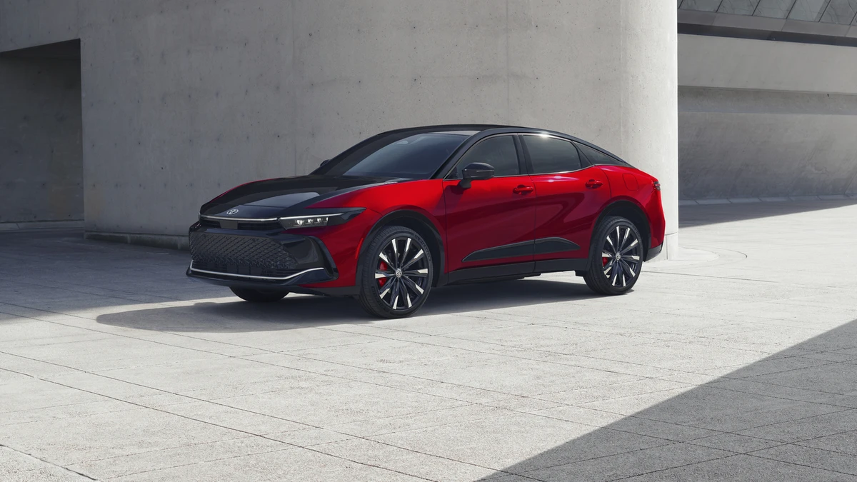 2027 Toyota Crown H E R O I M A G E