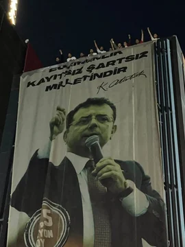 Atanmis Cagri Heyeti Il Binasi Ndaki Imamoglu Pankartini Soktu Chp Liler Geri Asti