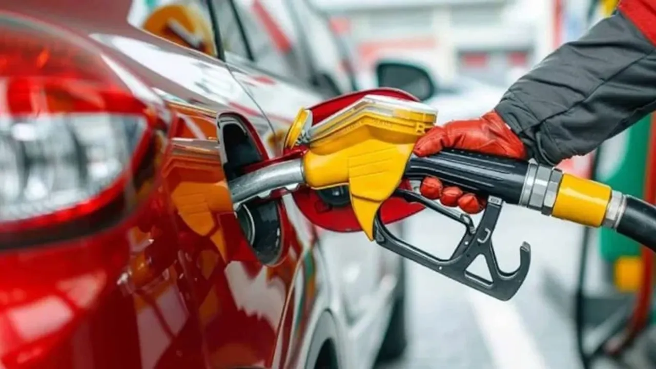Akaryakıtta tabela değişti! Motorine 6,39 TL zam, benzine indirim