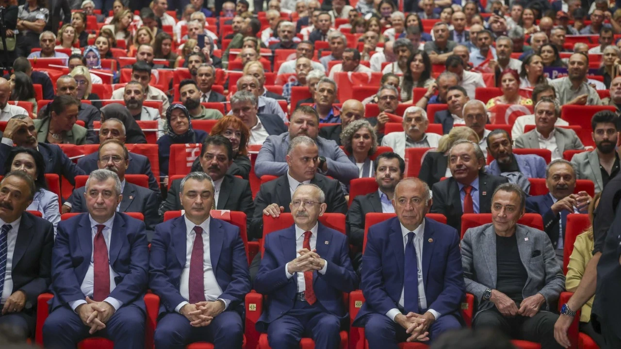 Chp Toreninde Figuran Iddiasi Cast Ajansina Sorusturma Ferj