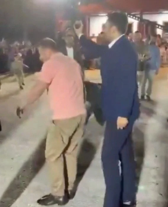 Dugunde Havaya Ates Acan Akp Li Yonetici Keklik Istifa Etti-1