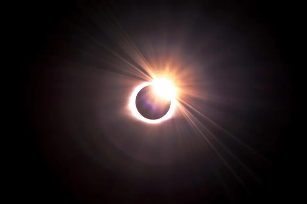 355882