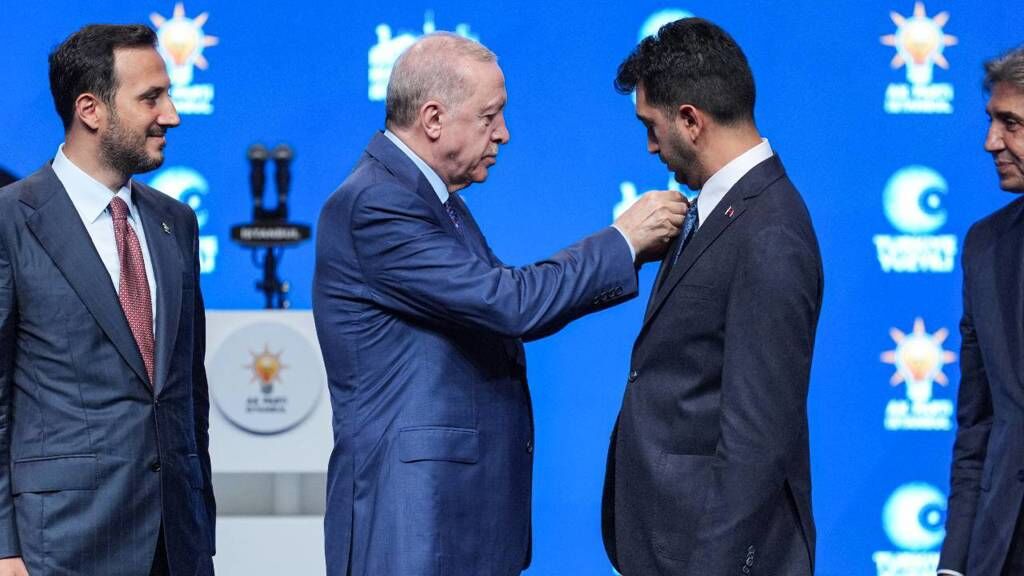 Akp Ye Gecen Tuzla Belediye Baskani Ndan Aciklama