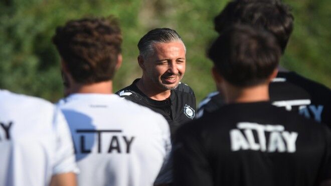 Altay Tuna Uzumcu Ile Topbasi Yapti 197746