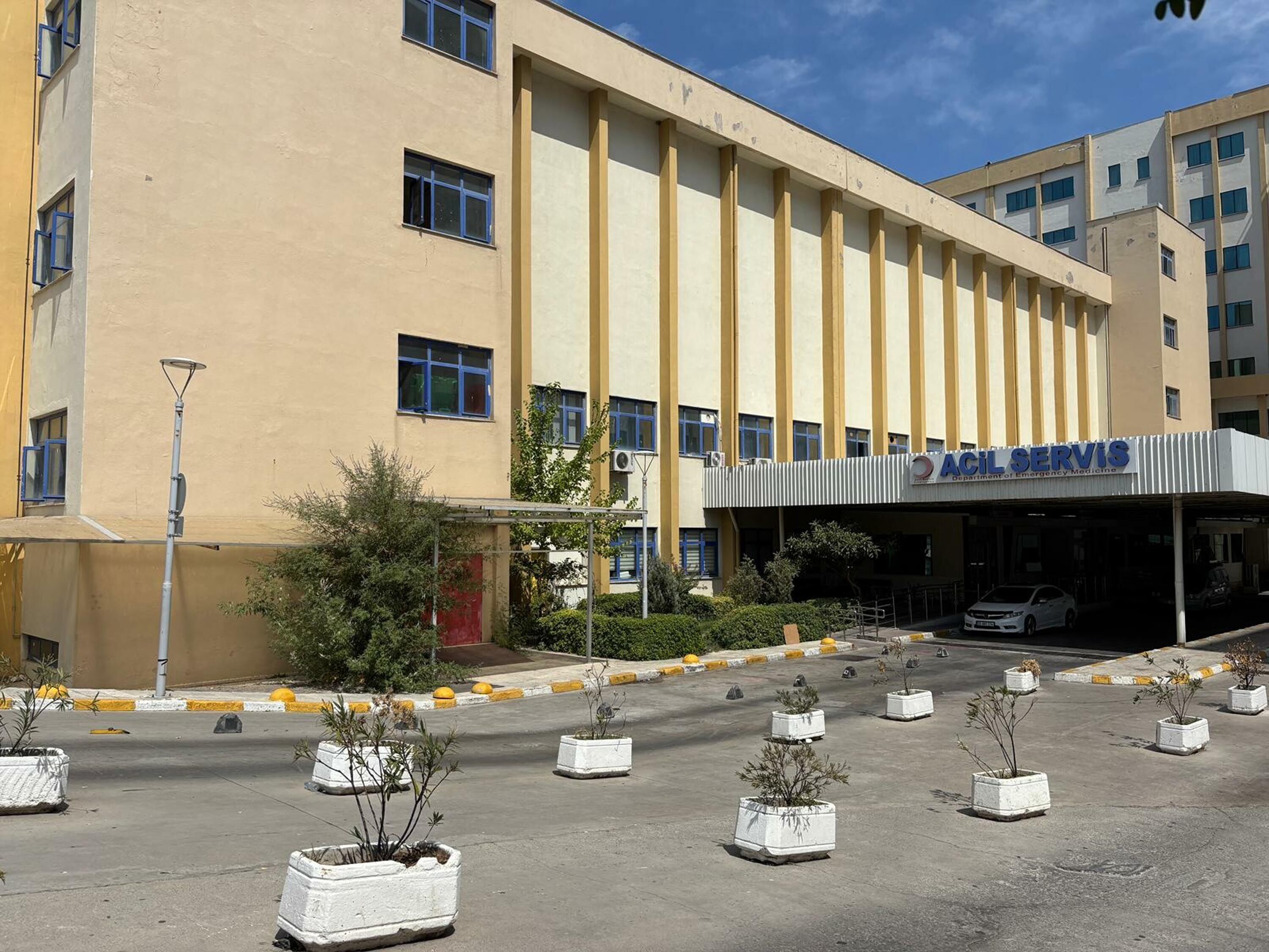 İzmir’de otomobil çarpan Galatasaraylı yönetici yaralandı
