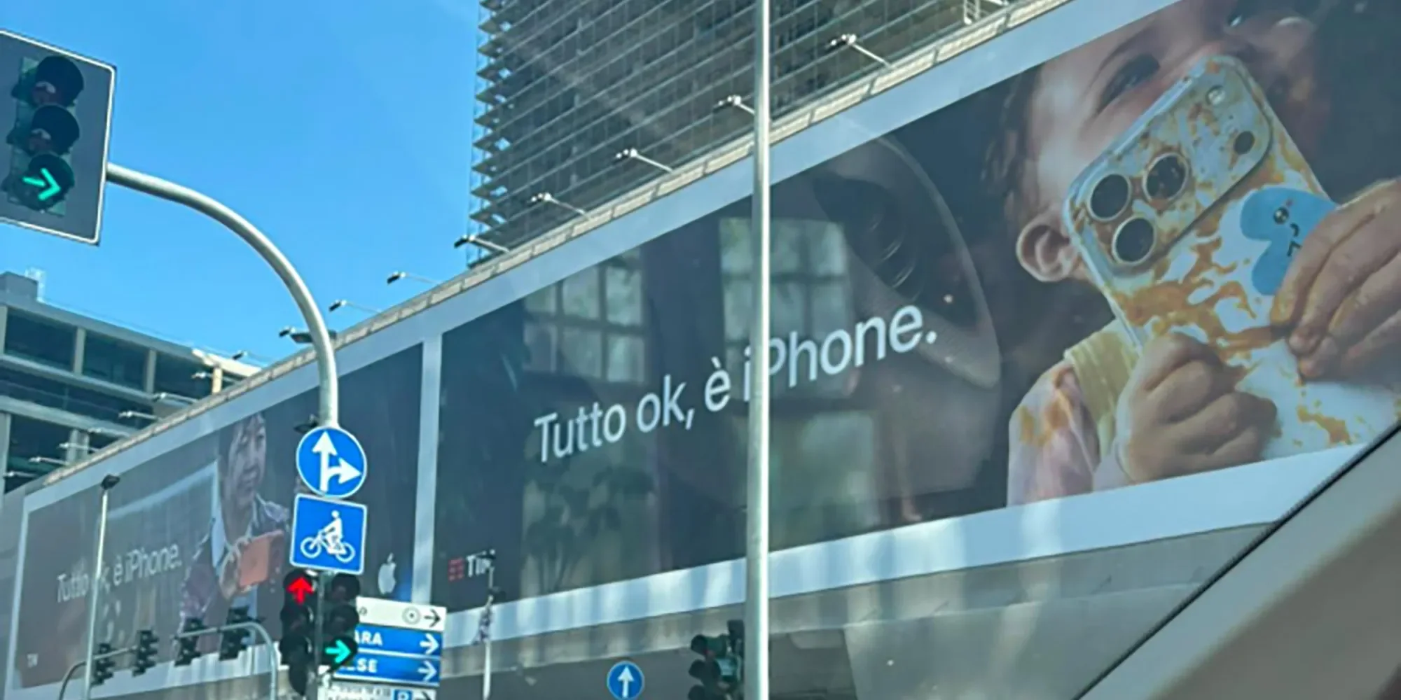 İtalya Panoda Apple Iphone Reklamı Görüntüsü
