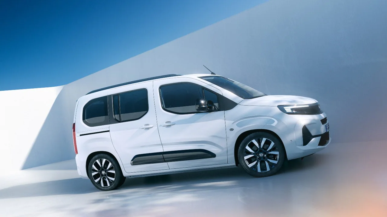 Opel Combo Life My2023 Bev Exterior Tg02 16X9