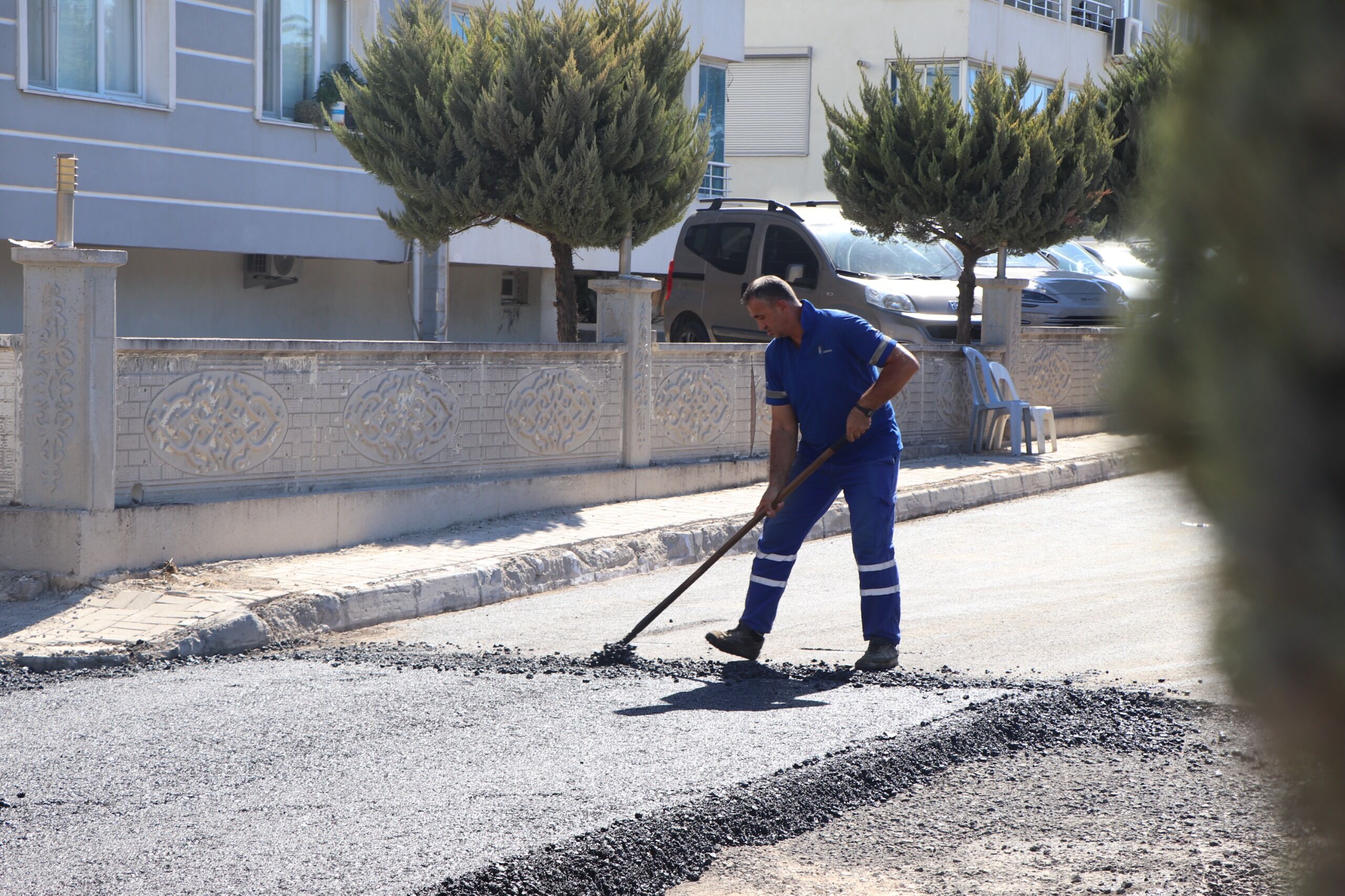 Aliağa ve Seferihisar’da yollar yenileniyor