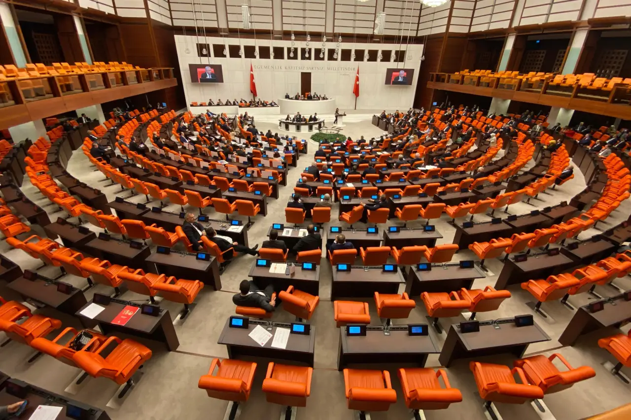 Meclis’in ekim mesaisi başlıyor: Fon krizi, nafaka, sigara ve sosyal medya