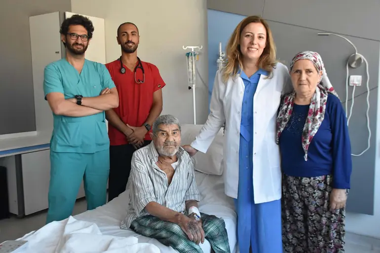 İzmir’de kalbe damardan müdahale: Açık ameliyata gerek kalmadı