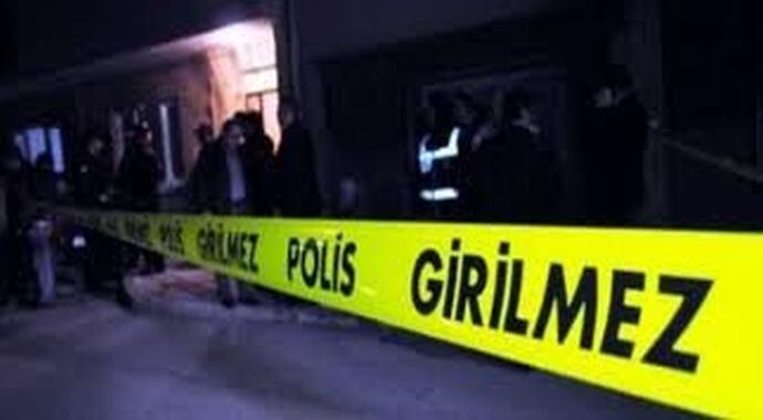 Balçova'da çöp kamyonu devrildi: 3 yaralı