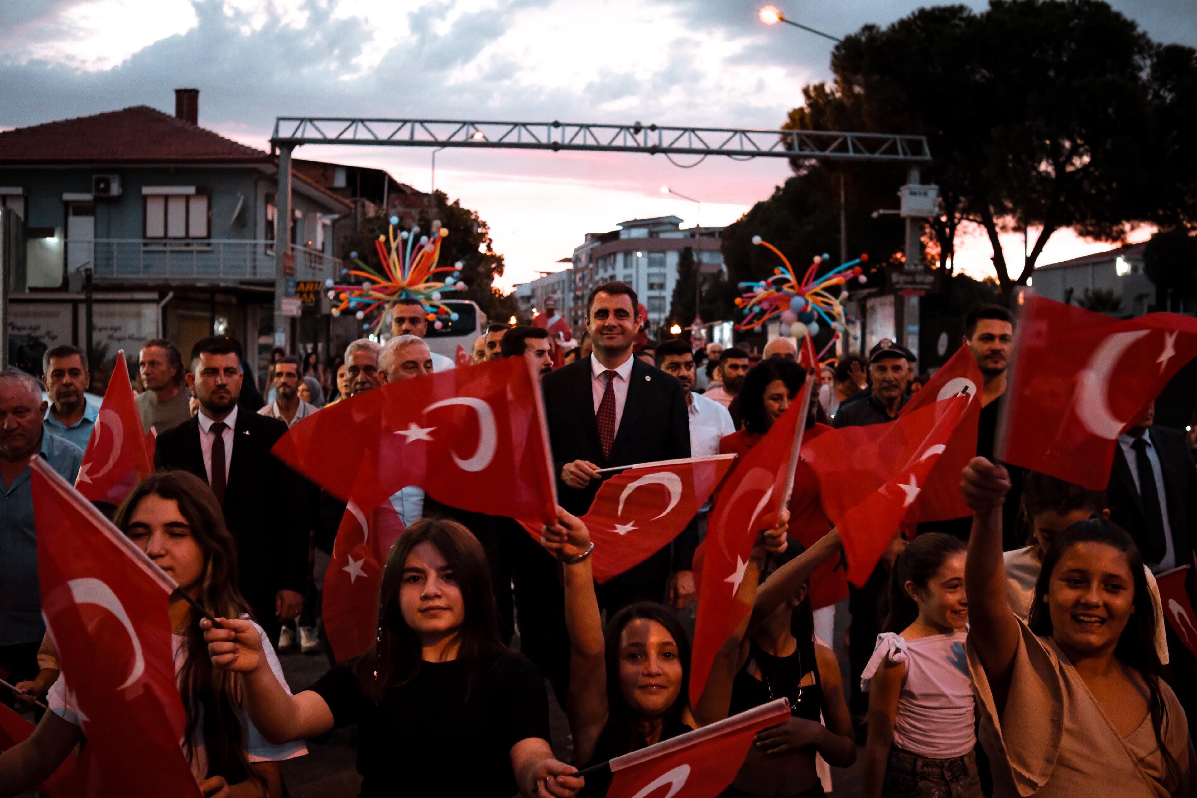Güç, Kınık’ın kurtuluş şenliğinde