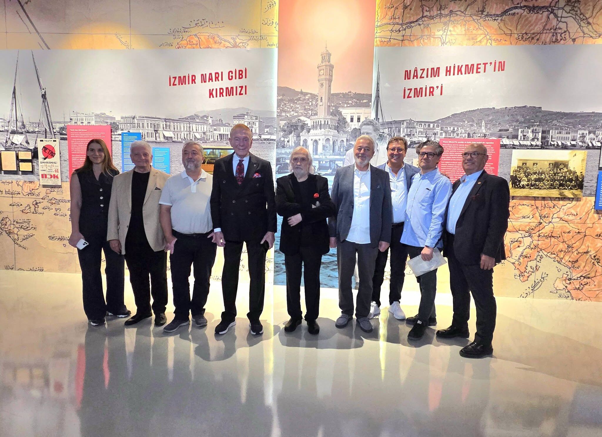 Müjdat Gezen ve Uğur Dündar’dan "Romantika" sergisine anlamlı ziyaret!