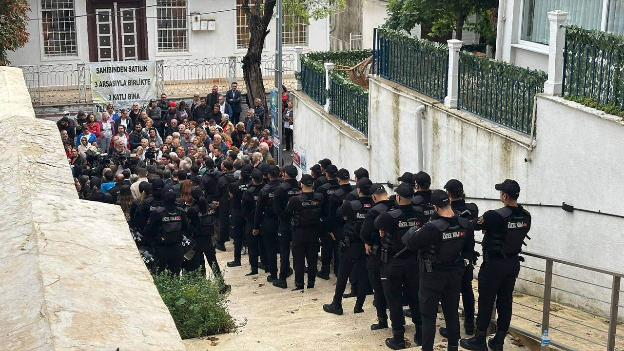 Adalar’da kriz: 3 CHP’li polisle çıktı