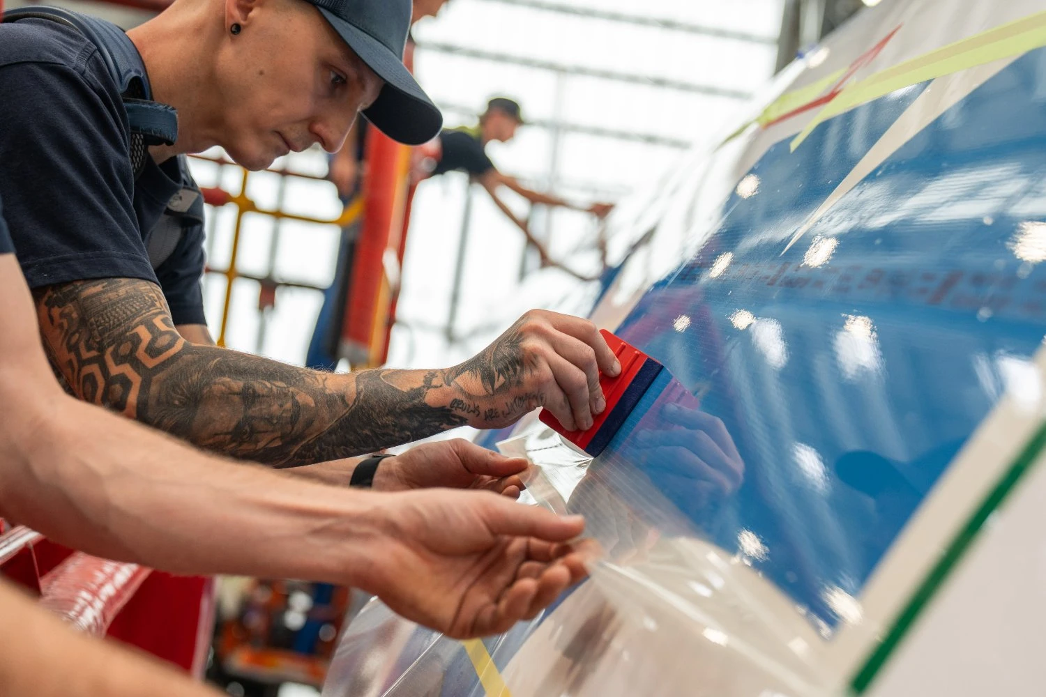 Application Of The Film To The A330 Fuselage Wn2Ieex