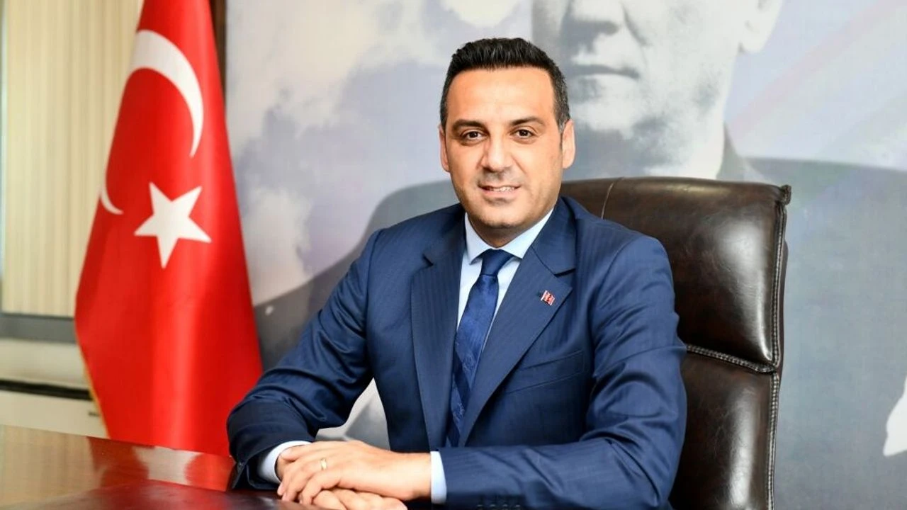 Onur Emrah Yıldız akp'ye mi geçiyor? Çiğli'de tarih boyunca hangi partiler vardı? Onur Emrah Yıldız kimdir?