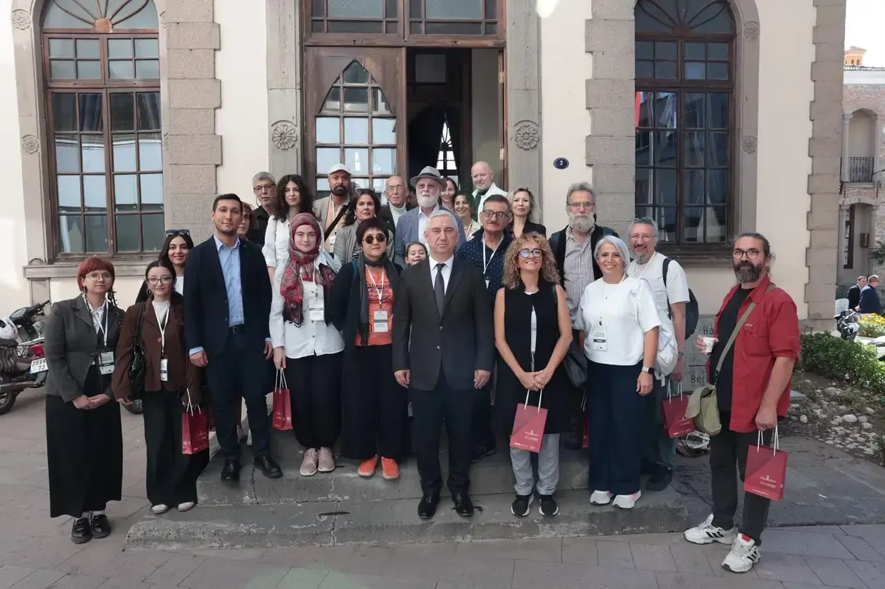 Bergamada Edebiyat Bulusmasi Dunyaca Unlu Yazar Alberto Manguel Izmirde 3
