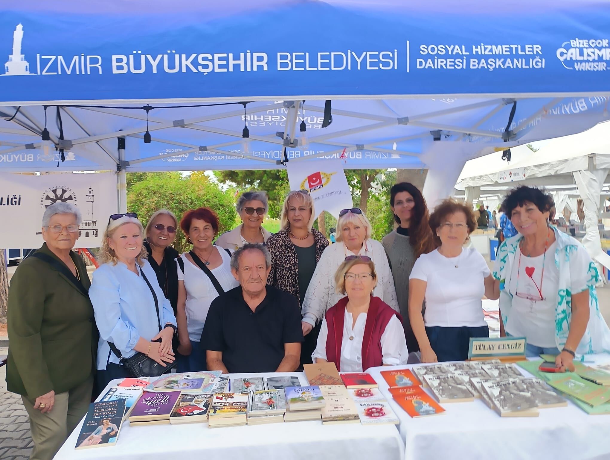 Aktivist kadınlardan İzmir Gazeteciler Cemiyeti'ne anlamlı ziyaret