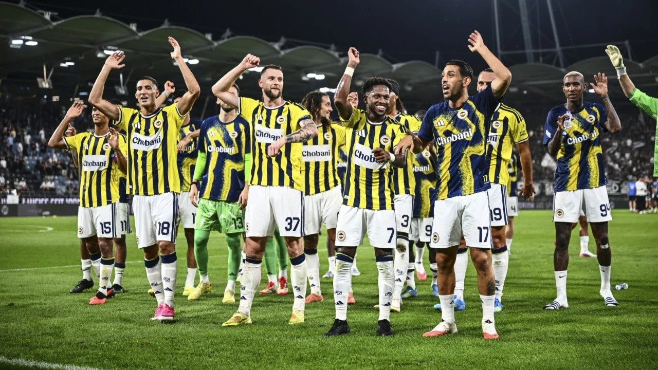 Fenerbahcede 2 Oyuncu Kadro Disi Birakildi Qukj
