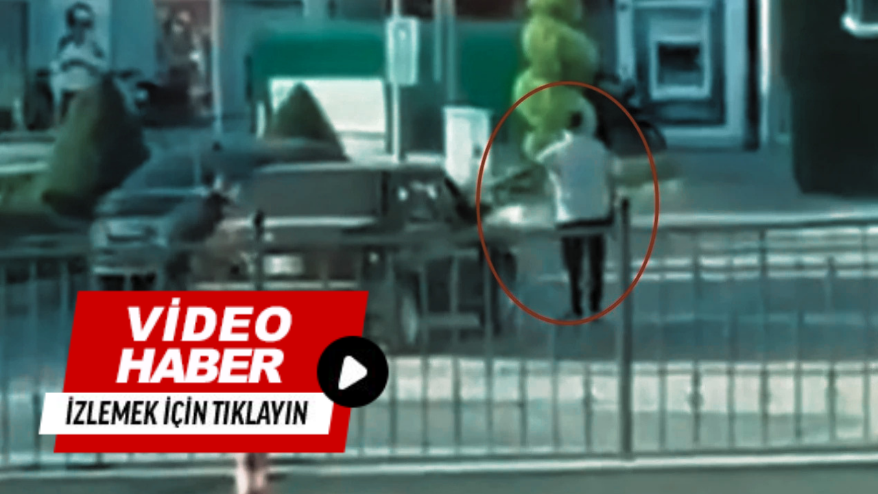 Belediyenin önünde silahlı bekleyiş