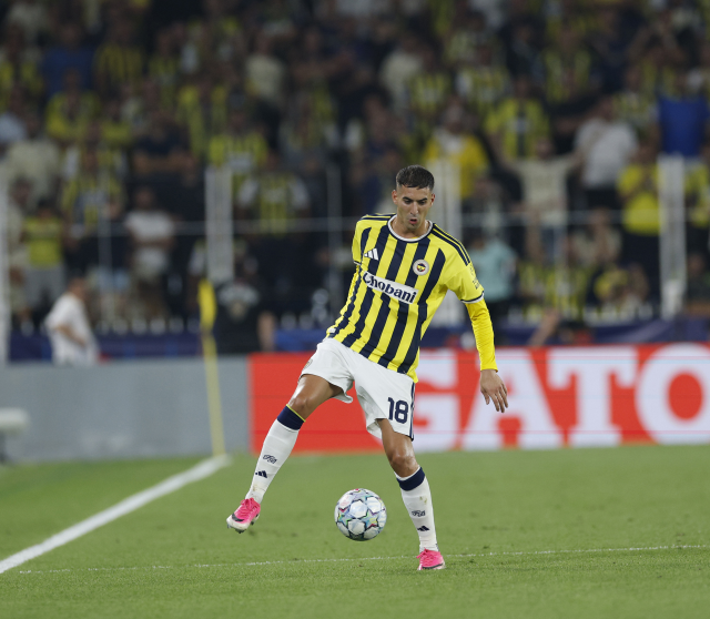 Mert Müldür'ün menisküsü yırtıldı, 2 ay sahalardan uzak kalacak!